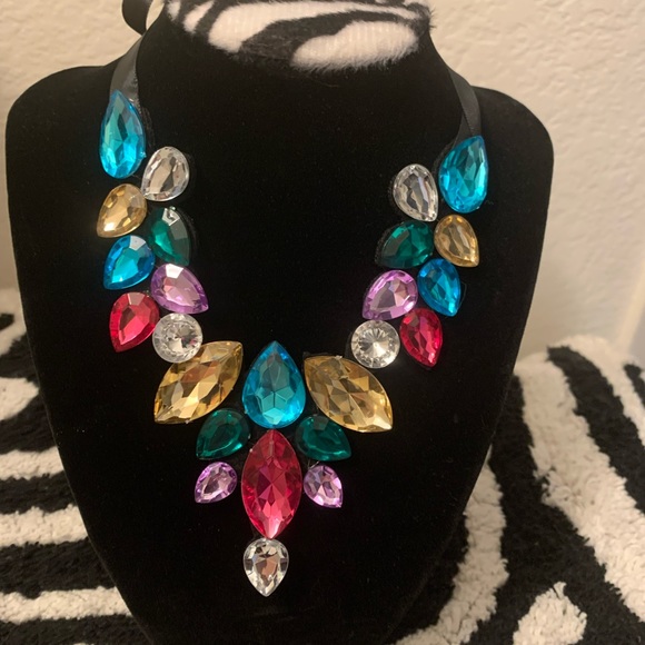 NWT Multi•Color Shimmering Stone Necklace - Picture 2 of 4